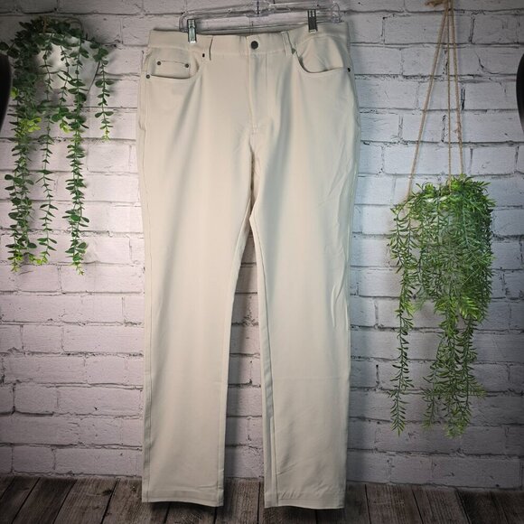 GREG NORMAN MENS GOLF SHORTS KHAKI SIZE 35 X 32 NWOT - Picture 1 of 7